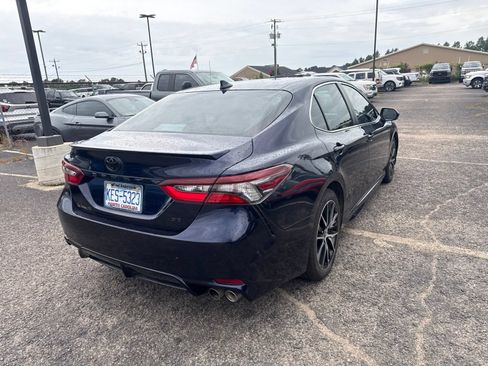 Used 2022 Toyota Camry SE FWD image 7