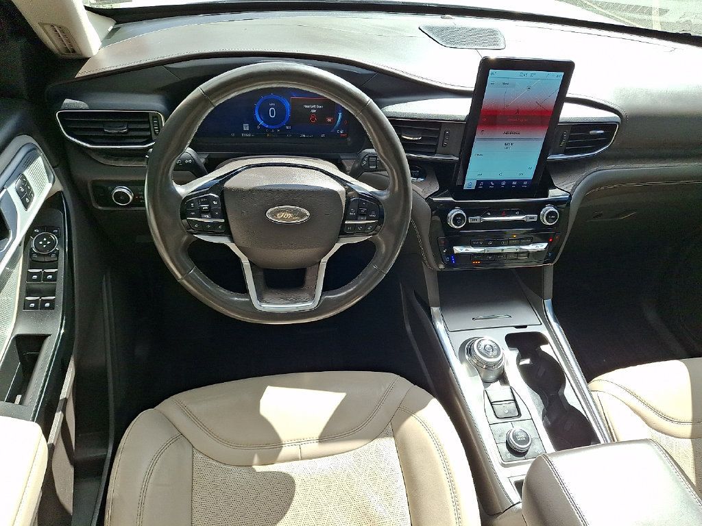 Used 2022 Ford Explorer Platinum w/ Equipment Group 601A AWD/4WD image 2