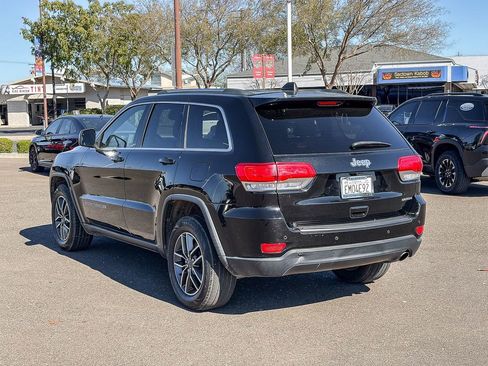 Used 2019 Jeep Grand Cherokee Laredo w/ Laredo X Package image 2