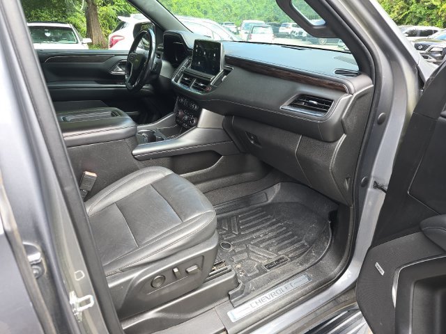 Used 2022 Chevrolet Suburban LT RWD image 18