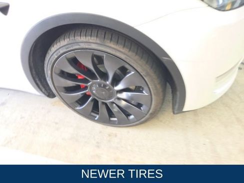 Used 2023 Tesla Model Y Long Range AWD/4WD image 3