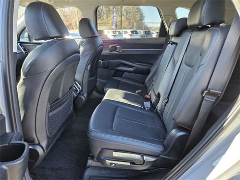 Used 2023 Kia Sorento S image 9
