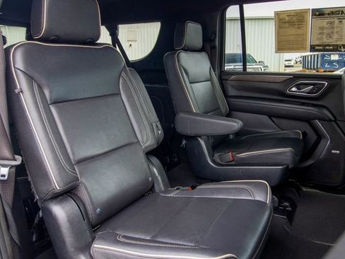 Used 2023 Chevrolet Suburban Premier image 16