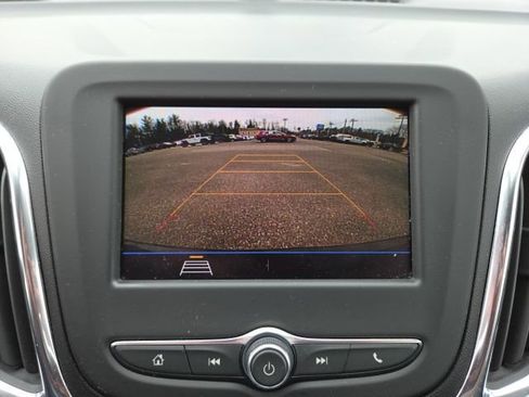 Used 2020 Chevrolet Equinox LT w/ Driver Convenience Package image 11