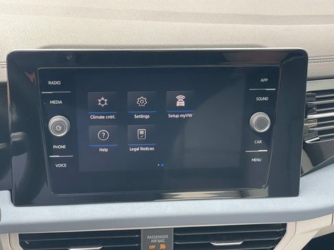 Used 2025 Volkswagen Jetta SE FWD image 12