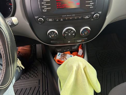 Used 2015 Kia Soul FWD image 2