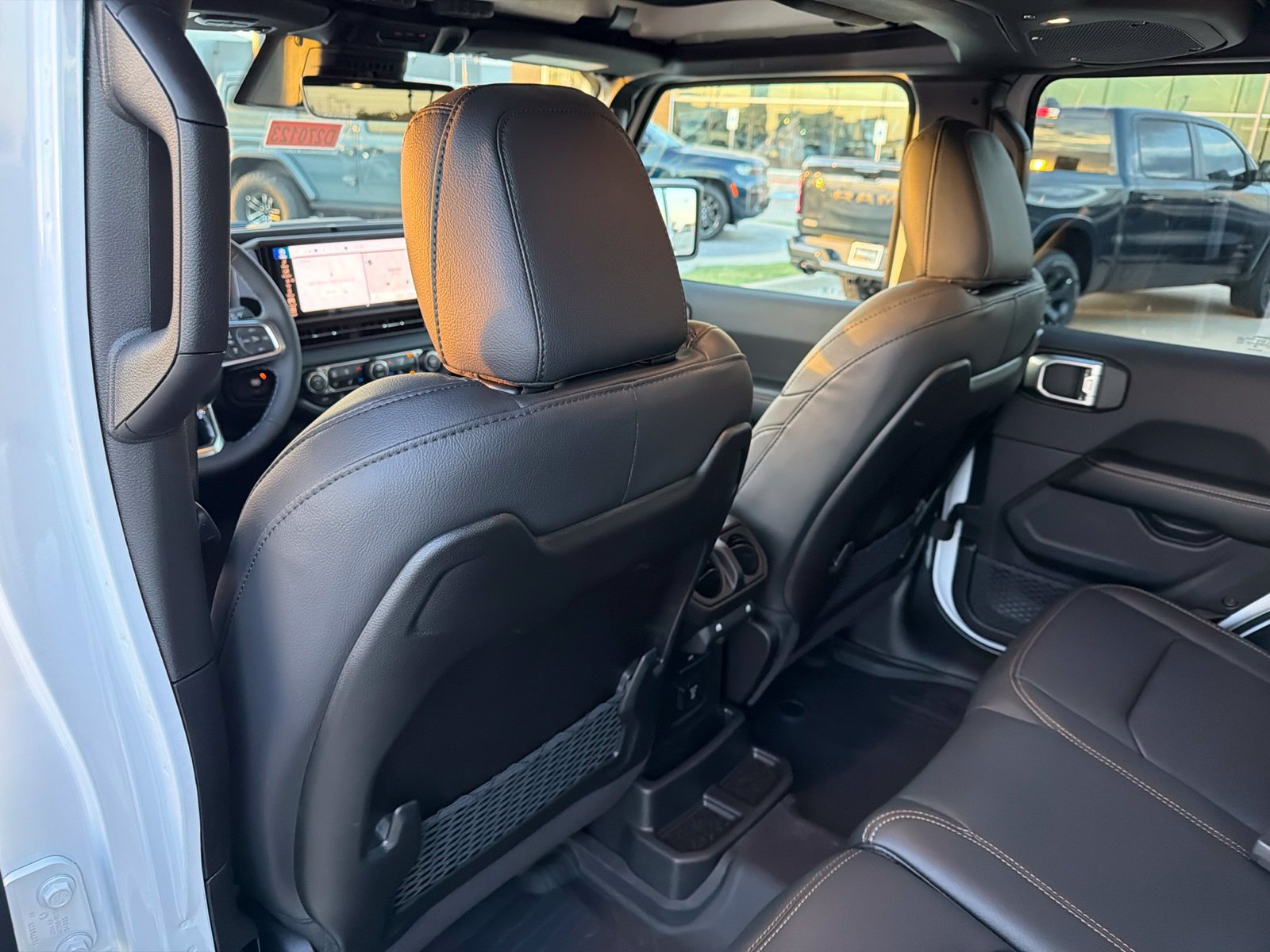 New 2027 Jeep Wrangler Unlimited Sahara AWD/4WD image 16