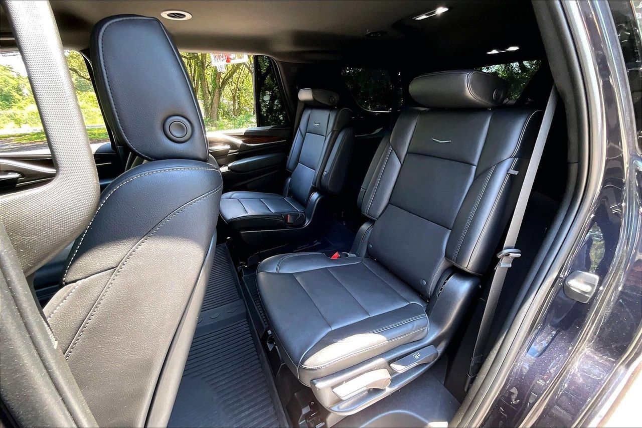 Used 2022 Cadillac Escalade Luxury RWD image 19
