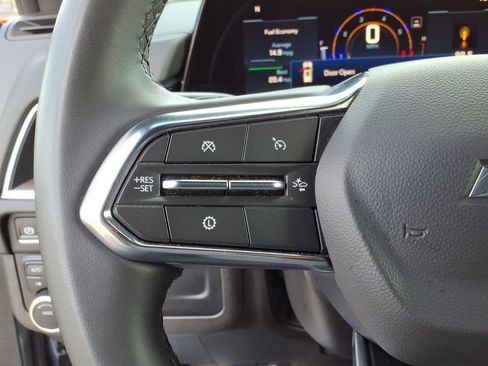 Used 2025 Chevrolet Suburban Z71 image 16