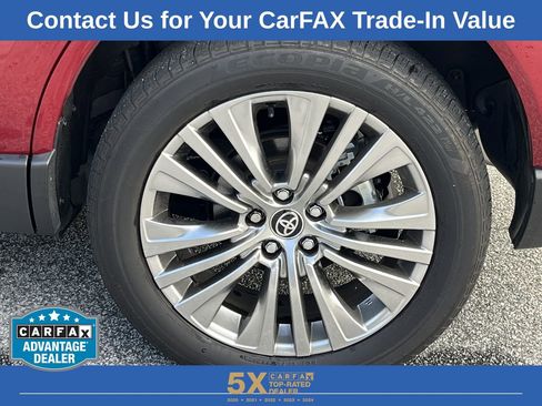 Used 2023 Toyota Venza XLE image 33