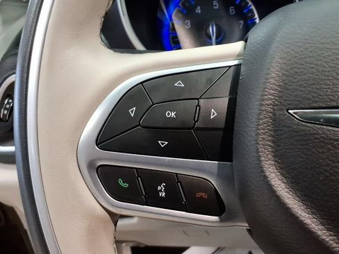 Used 2020 Chrysler Pacifica Limited FWD image 23