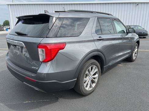 Used 2022 Ford Explorer XLT w/ Equipment Group 202A image 5