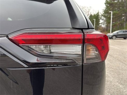 Used 2021 Toyota RAV4 XLE image 13