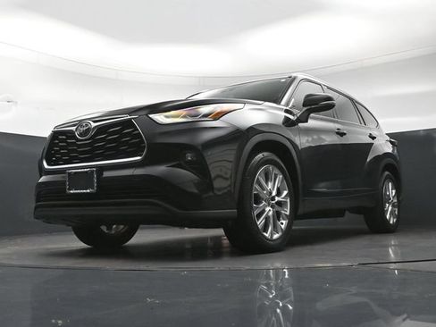 Used 2020 Toyota Highlander Limited FWD image 21