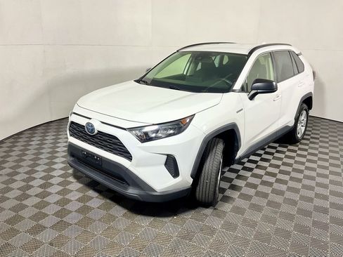 Used 2021 Toyota RAV4 LE image 8