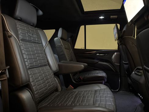 Used 2024 Cadillac Escalade Sport Platinum w/ Heavy-Duty Trailer Package AWD/4WD image 30