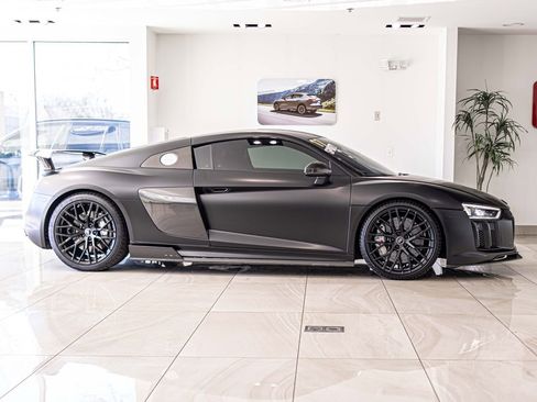 Used 2017 Audi R8 V10 plus image 9