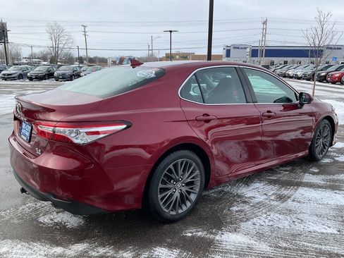 Used 2020 Toyota Camry XLE image 7