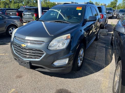 Used 2017 Chevrolet Equinox LT w/ Convenience Package AWD/4WD image 2