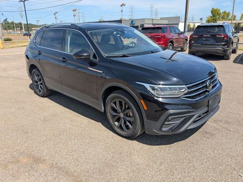 Used 2024 Volkswagen Tiguan SE image 8