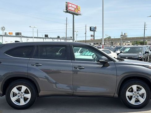 Used 2025 Toyota Highlander LE image 6