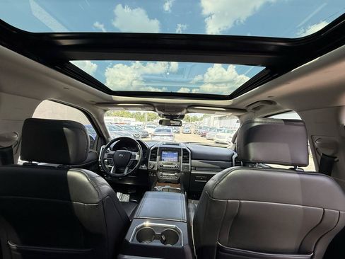 Used 2018 Ford Expedition Platinum AWD/4WD image 32