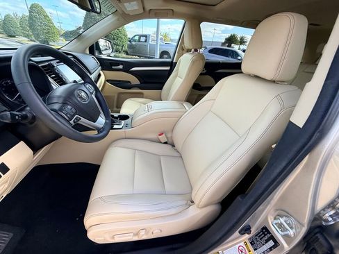 Used 2016 Toyota Highlander XLE image 5