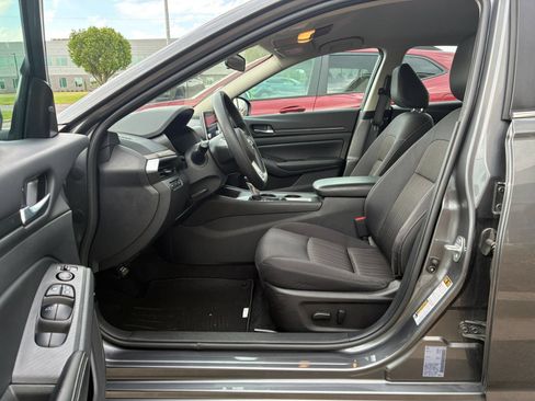 Used 2025 Nissan Altima 2.5 SV FWD image 22