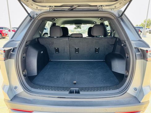 Used 2025 Chevrolet Equinox LT FWD image 29