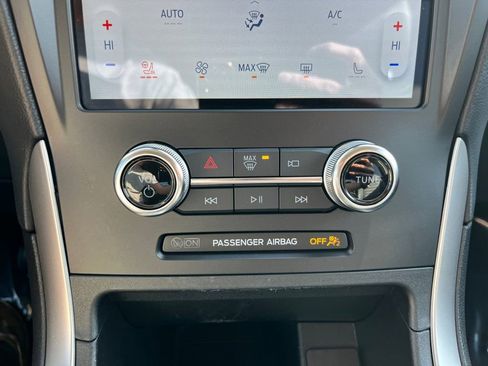 Used 2024 Ford Edge SEL w/ Sport Appearance Package image 13