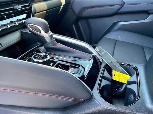 Used 2025 Chevrolet Colorado Z71 w/ Technology Package image 20