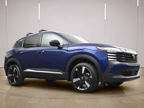 Certified 2026 Nissan Kicks SR FWD image 21