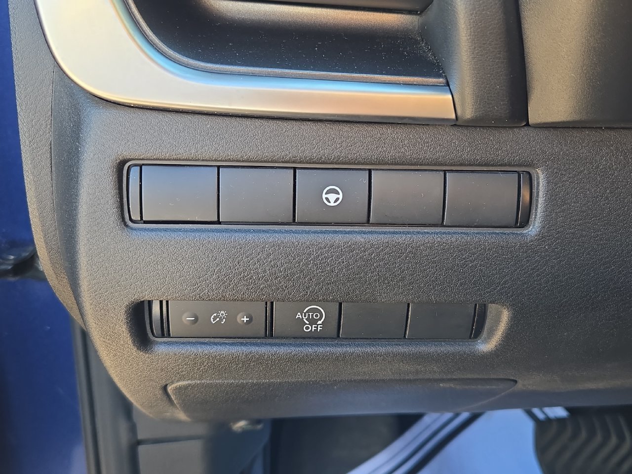 Used 2023 Nissan Rogue SV FWD image 16