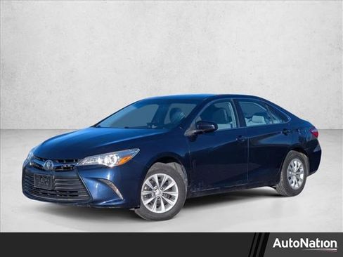 Used 2017 Toyota Camry LE image 1