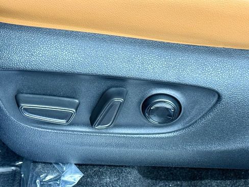 Used 2026 Toyota Highlander Platinum image 21