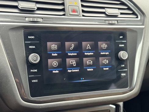 Certified 2022 Volkswagen Tiguan SE R-Line image 13