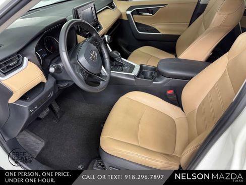 Used 2019 Toyota RAV4 XLE Premium AWD/4WD image 16