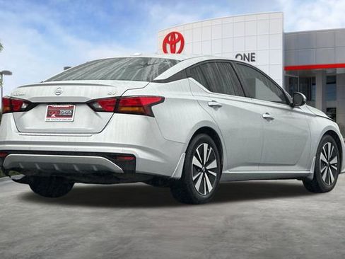 Used 2021 Nissan Altima 2.5 SV image 4