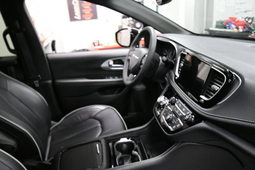Used 2025 Chrysler Pacifica Limited FWD image 39