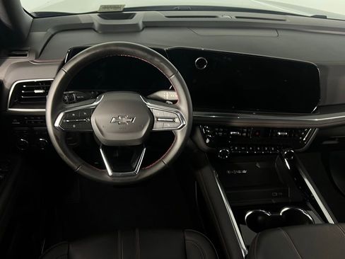 Used 2025 Chevrolet Suburban RST image 13