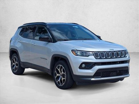 Used 2025 Jeep Compass Limited AWD/4WD image 3