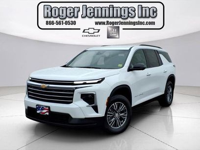 Used 2025 Chevrolet Traverse LT w/ Driver Confidence Package