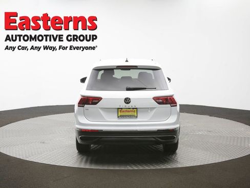 Used 2024 Volkswagen Tiguan SE image 37