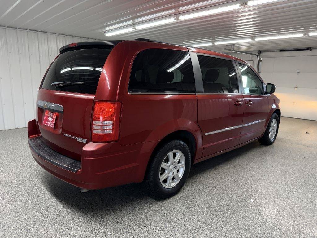 Used 2010 Chrysler Town & Country Touring FWD image 6