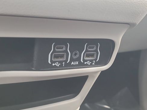 Used 2024 Chrysler Pacifica Touring-L FWD image 30