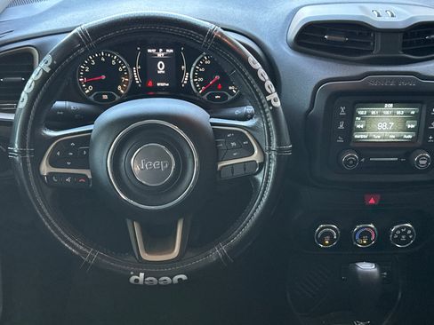 Used 2016 Jeep Renegade Latitude FWD image 14