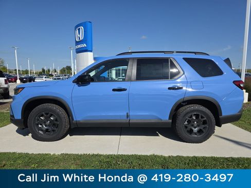 New 2025 Honda Pilot TrailSport image 12