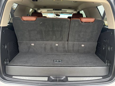 Used 2018 Cadillac Escalade Luxury image 17