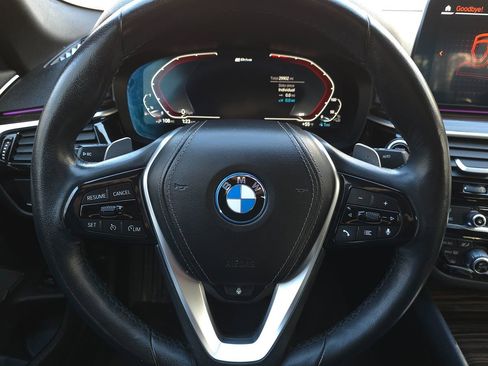 Used 2023 BMW 530e xDrive w/ Premium Package image 29