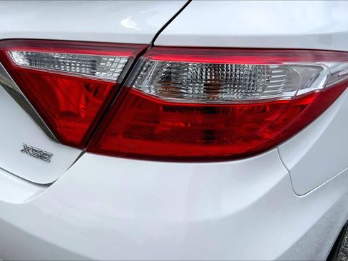 Used 2015 Toyota Camry XSE FWD image 30